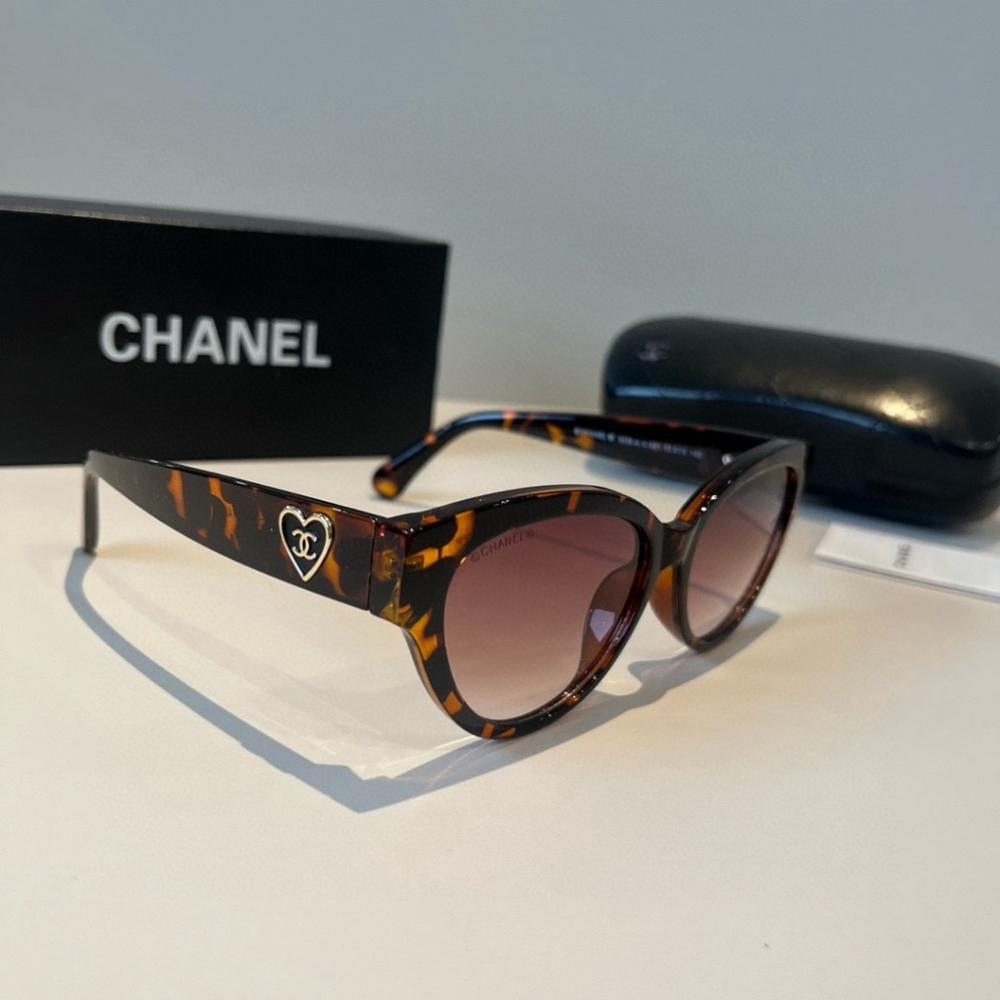 Chanel Butterfly tortoiseshell Sunglasses - Picture 6 of 9